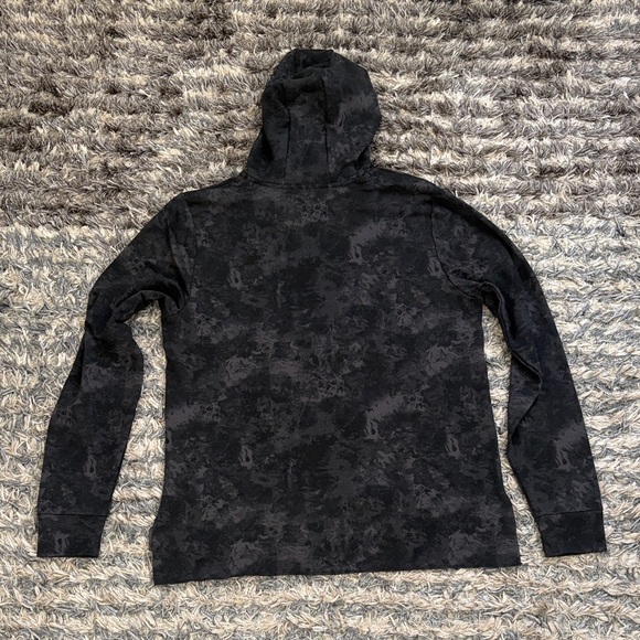 NWOT Under Armour Charcoal Camouflage Hoodie - Picture 2 of 5